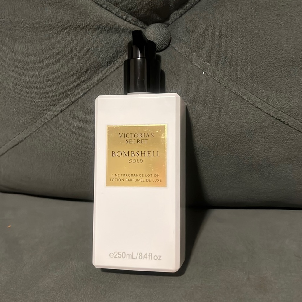 Victoria Secret Bombshell Gold  Fine Lotion